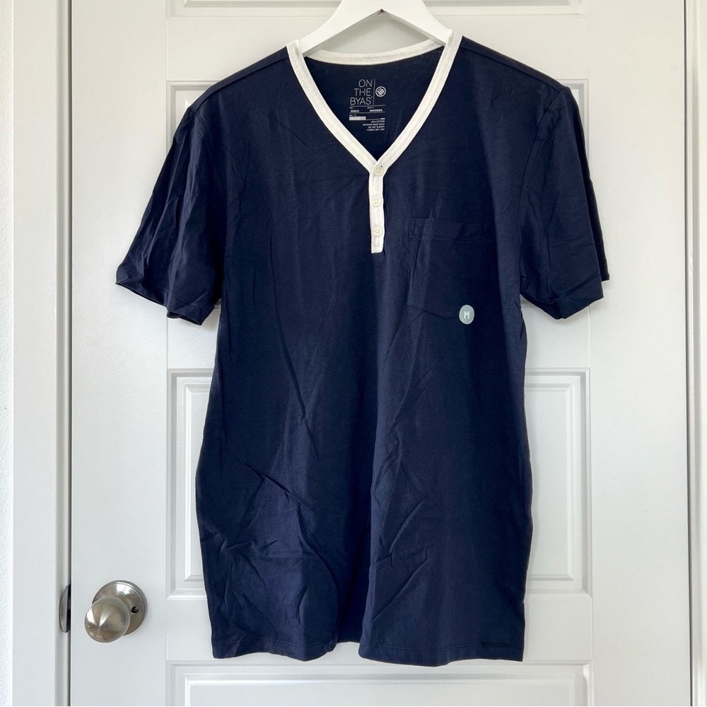 On The Byas // NWOT Men's V-neck Henley Short Sleeve Shirt (Navy and White)